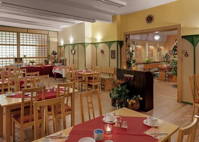 Haus Saarland Otel *